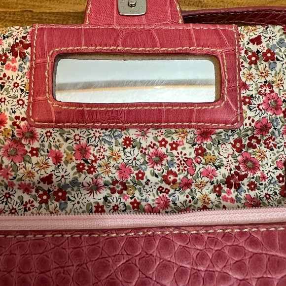 Liz Claiborne Pink Mini Croc Envelope Purse - Picture 5 of 12